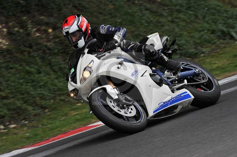 Motorcycle action photographs;Trackday digital images;cadwell;cadwell park photographs;event digital images;eventdigitalimages;motor racing louth lincolnshire;no limits trackdays;peter wileman photography;trackday;trackday photos