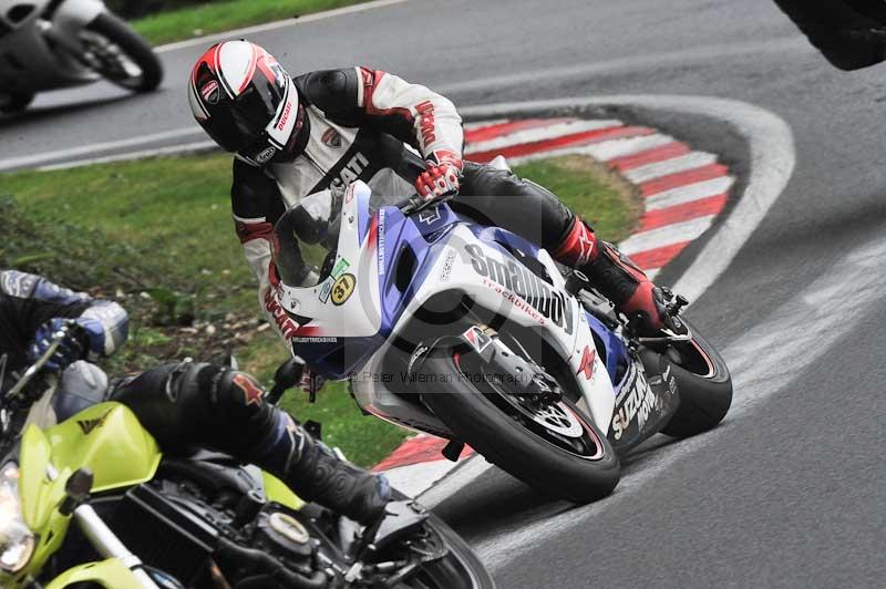 Motorcycle action photographs;Trackday digital images;cadwell;cadwell park photographs;event digital images;eventdigitalimages;motor racing louth lincolnshire;no limits trackdays;peter wileman photography;trackday;trackday photos