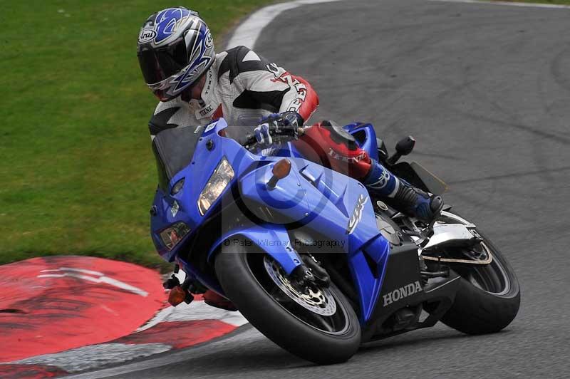 Motorcycle action photographs;Trackday digital images;cadwell;cadwell park photographs;event digital images;eventdigitalimages;motor racing louth lincolnshire;no limits trackdays;peter wileman photography;trackday;trackday photos