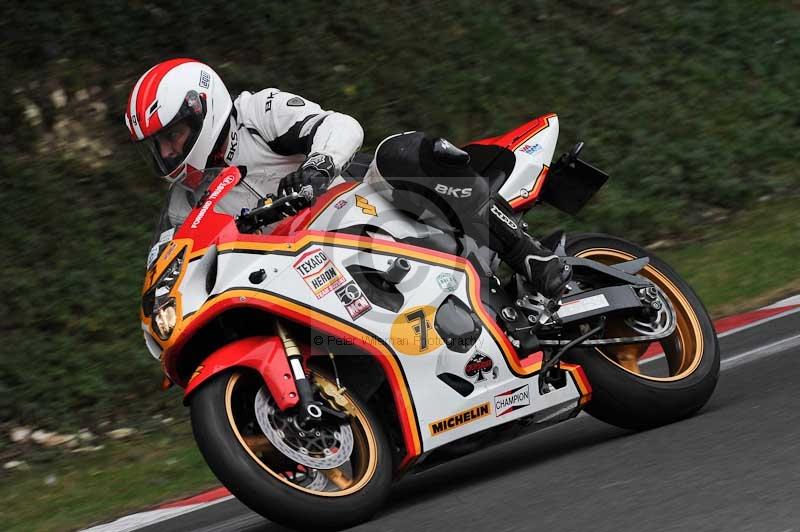 Motorcycle action photographs;Trackday digital images;cadwell;cadwell park photographs;event digital images;eventdigitalimages;motor racing louth lincolnshire;no limits trackdays;peter wileman photography;trackday;trackday photos
