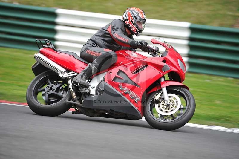 Motorcycle action photographs;Trackday digital images;cadwell;cadwell park photographs;event digital images;eventdigitalimages;motor racing louth lincolnshire;no limits trackdays;peter wileman photography;trackday;trackday photos