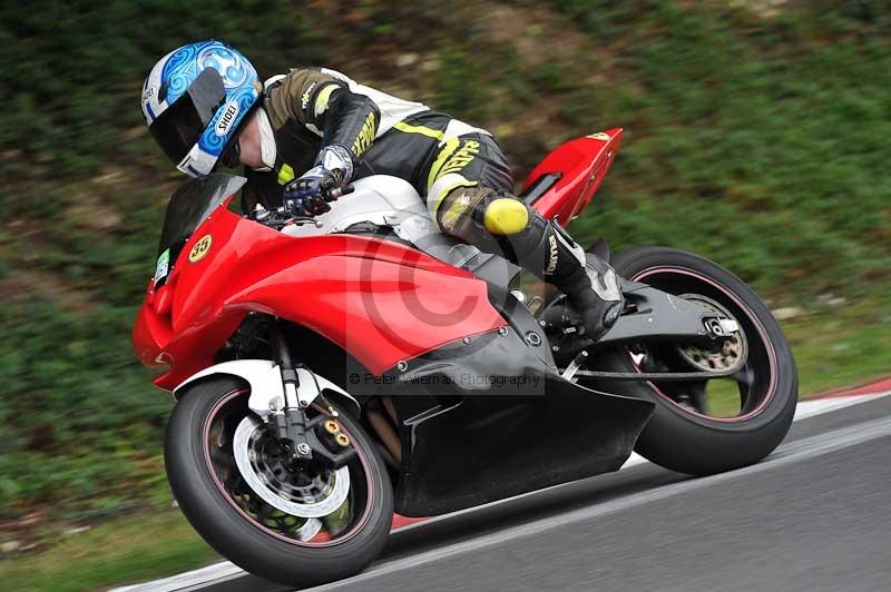 Motorcycle action photographs;Trackday digital images;cadwell;cadwell park photographs;event digital images;eventdigitalimages;motor racing louth lincolnshire;no limits trackdays;peter wileman photography;trackday;trackday photos