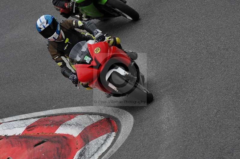 Motorcycle action photographs;Trackday digital images;cadwell;cadwell park photographs;event digital images;eventdigitalimages;motor racing louth lincolnshire;no limits trackdays;peter wileman photography;trackday;trackday photos