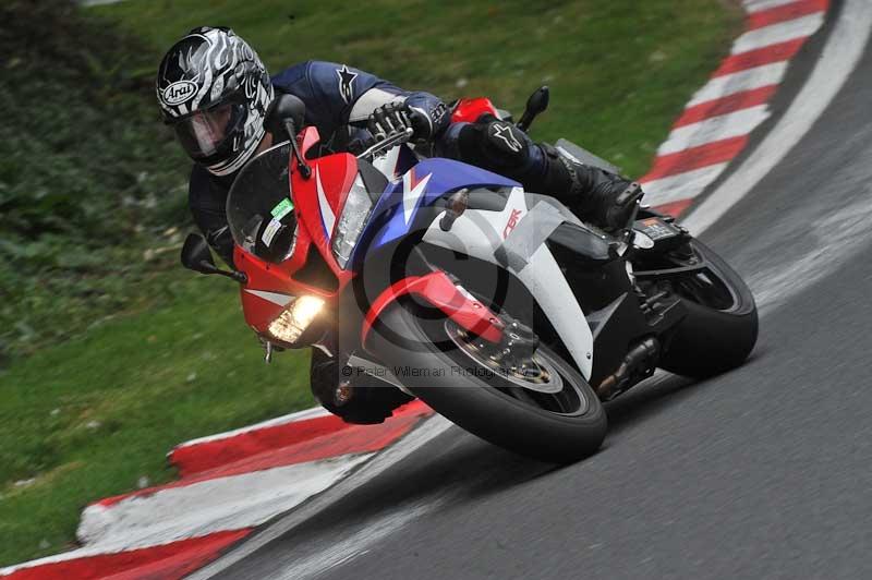 Motorcycle action photographs;Trackday digital images;cadwell;cadwell park photographs;event digital images;eventdigitalimages;motor racing louth lincolnshire;no limits trackdays;peter wileman photography;trackday;trackday photos