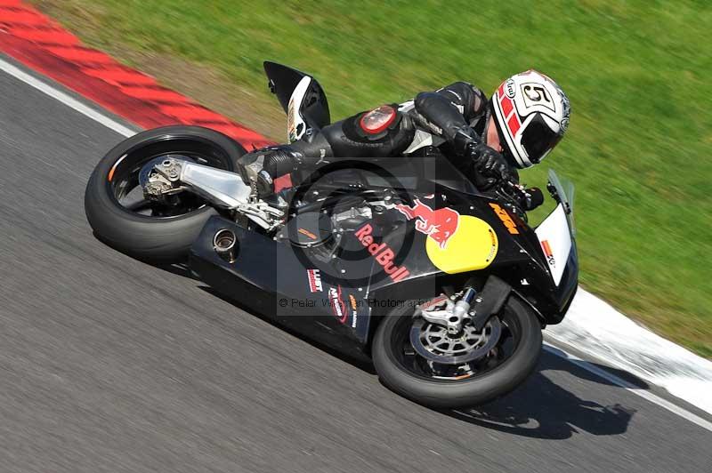 Motorcycle action photographs;Trackday digital images;cadwell;cadwell park photographs;event digital images;eventdigitalimages;motor racing louth lincolnshire;no limits trackdays;peter wileman photography;trackday;trackday photos