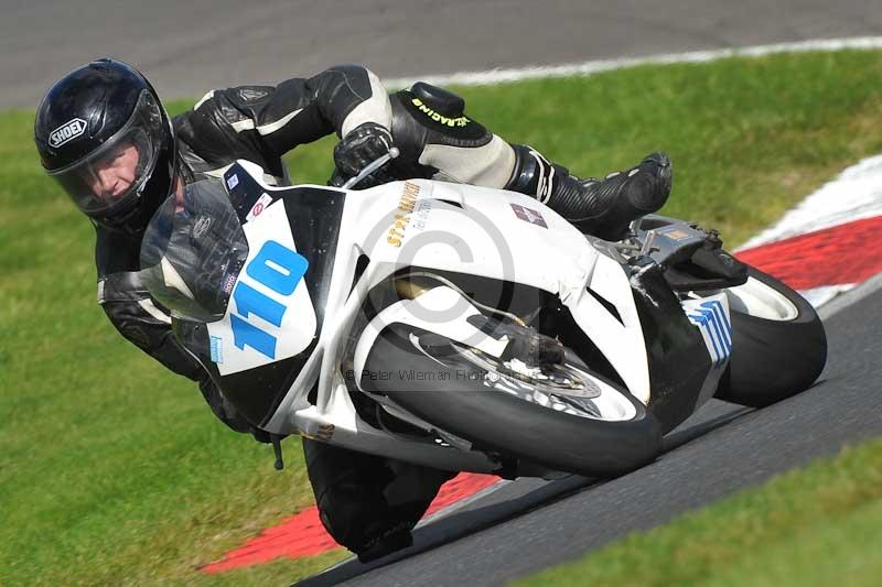 Motorcycle action photographs;Trackday digital images;cadwell;cadwell park photographs;event digital images;eventdigitalimages;motor racing louth lincolnshire;no limits trackdays;peter wileman photography;trackday;trackday photos