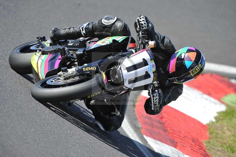 Motorcycle action photographs;Trackday digital images;cadwell;cadwell park photographs;event digital images;eventdigitalimages;motor racing louth lincolnshire;no limits trackdays;peter wileman photography;trackday;trackday photos