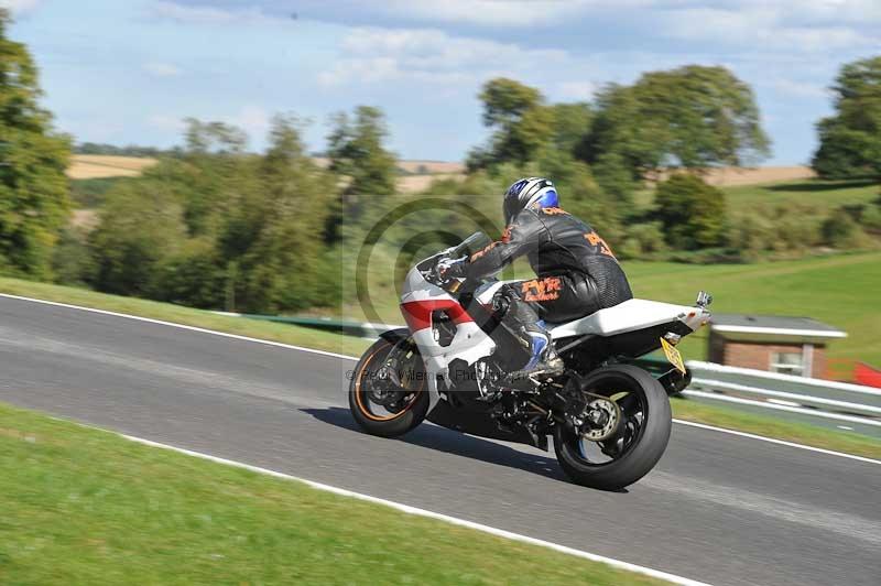 Motorcycle action photographs;Trackday digital images;cadwell;cadwell park photographs;event digital images;eventdigitalimages;motor racing louth lincolnshire;no limits trackdays;peter wileman photography;trackday;trackday photos