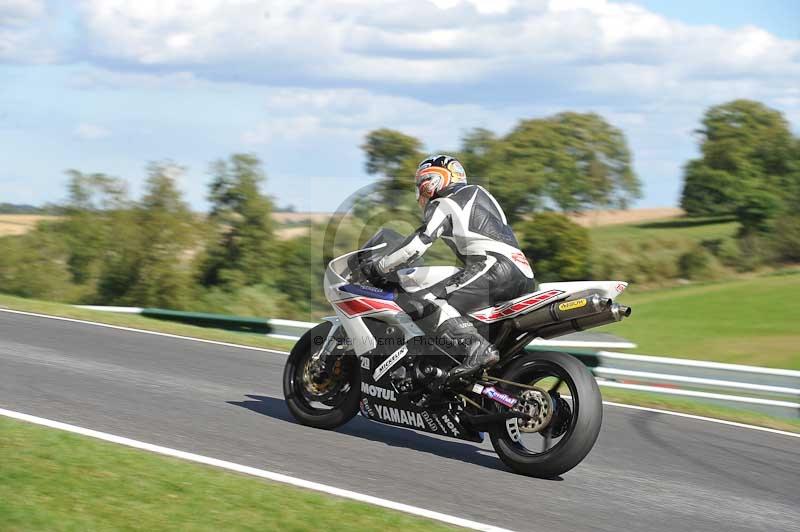Motorcycle action photographs;Trackday digital images;cadwell;cadwell park photographs;event digital images;eventdigitalimages;motor racing louth lincolnshire;no limits trackdays;peter wileman photography;trackday;trackday photos