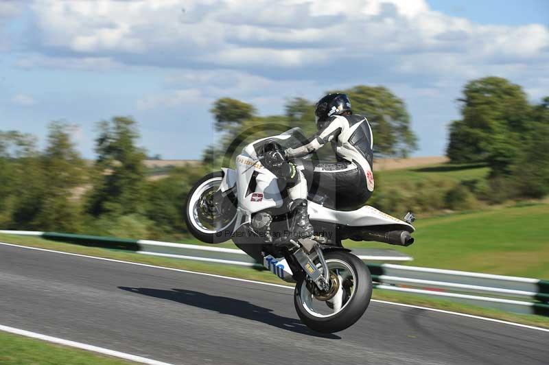 Motorcycle action photographs;Trackday digital images;cadwell;cadwell park photographs;event digital images;eventdigitalimages;motor racing louth lincolnshire;no limits trackdays;peter wileman photography;trackday;trackday photos