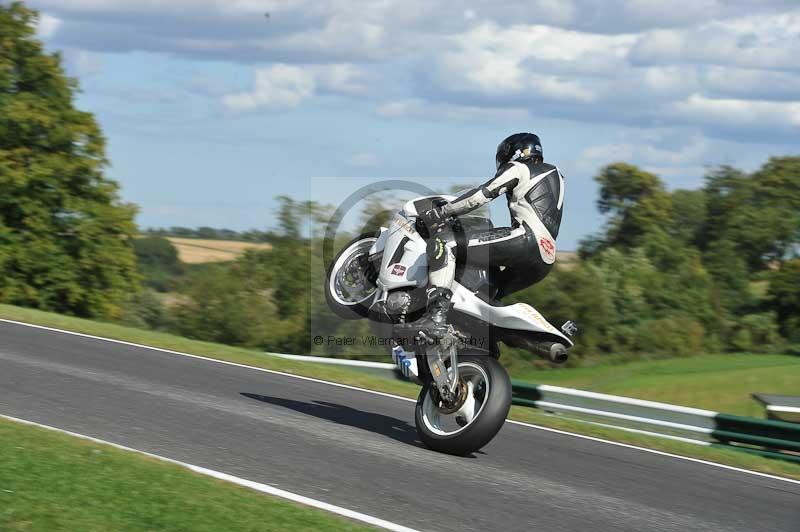 Motorcycle action photographs;Trackday digital images;cadwell;cadwell park photographs;event digital images;eventdigitalimages;motor racing louth lincolnshire;no limits trackdays;peter wileman photography;trackday;trackday photos