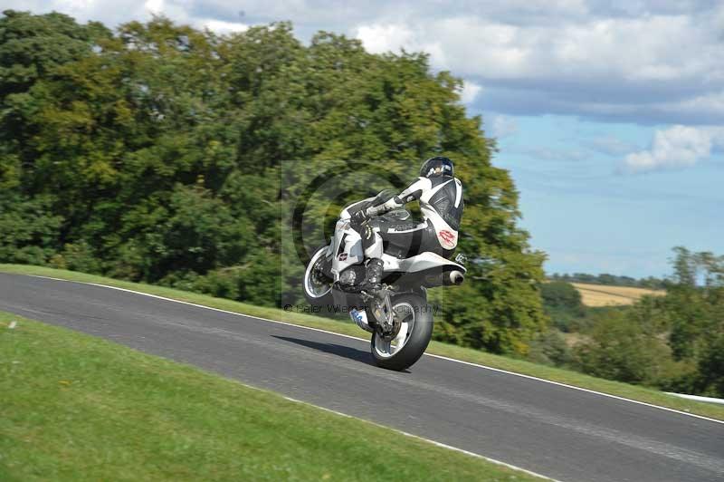Motorcycle action photographs;Trackday digital images;cadwell;cadwell park photographs;event digital images;eventdigitalimages;motor racing louth lincolnshire;no limits trackdays;peter wileman photography;trackday;trackday photos