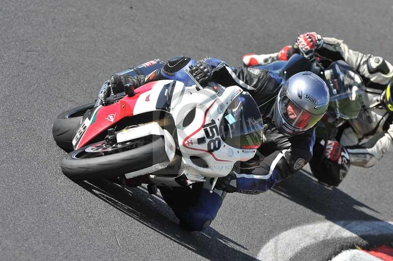 Motorcycle action photographs;Trackday digital images;cadwell;cadwell park photographs;event digital images;eventdigitalimages;motor racing louth lincolnshire;no limits trackdays;peter wileman photography;trackday;trackday photos