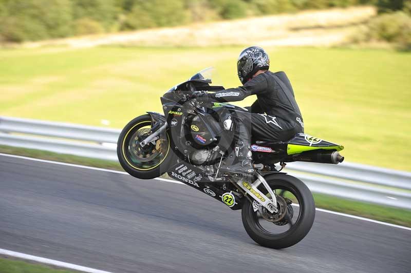Motorcycle action photographs;Trackday digital images;cadwell;cadwell park photographs;event digital images;eventdigitalimages;motor racing louth lincolnshire;no limits trackdays;peter wileman photography;trackday;trackday photos
