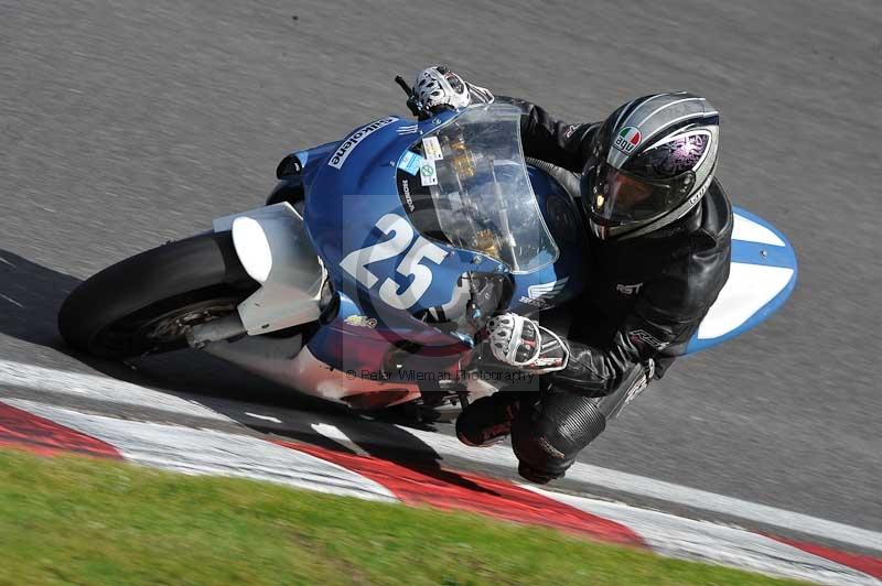 Motorcycle action photographs;Trackday digital images;cadwell;cadwell park photographs;event digital images;eventdigitalimages;motor racing louth lincolnshire;no limits trackdays;peter wileman photography;trackday;trackday photos