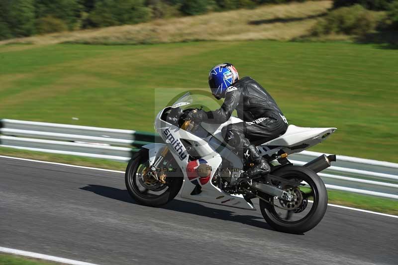 Motorcycle action photographs;Trackday digital images;cadwell;cadwell park photographs;event digital images;eventdigitalimages;motor racing louth lincolnshire;no limits trackdays;peter wileman photography;trackday;trackday photos