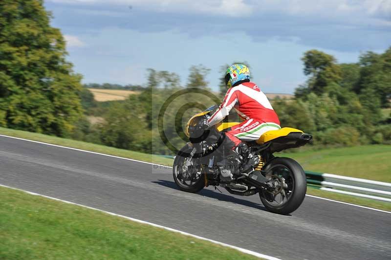 Motorcycle action photographs;Trackday digital images;cadwell;cadwell park photographs;event digital images;eventdigitalimages;motor racing louth lincolnshire;no limits trackdays;peter wileman photography;trackday;trackday photos