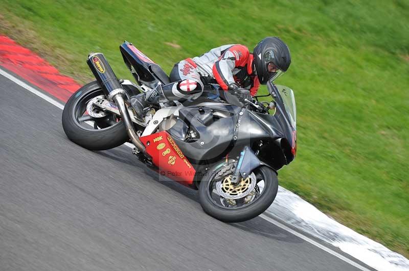 Motorcycle action photographs;Trackday digital images;cadwell;cadwell park photographs;event digital images;eventdigitalimages;motor racing louth lincolnshire;no limits trackdays;peter wileman photography;trackday;trackday photos
