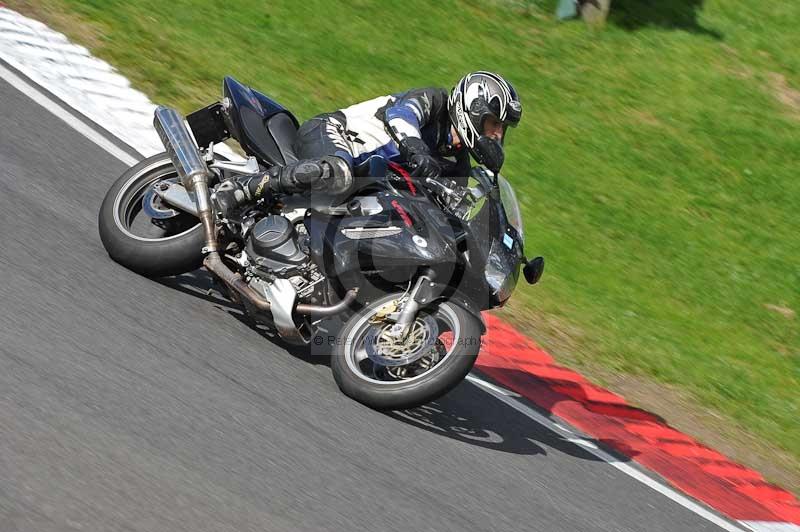 Motorcycle action photographs;Trackday digital images;cadwell;cadwell park photographs;event digital images;eventdigitalimages;motor racing louth lincolnshire;no limits trackdays;peter wileman photography;trackday;trackday photos