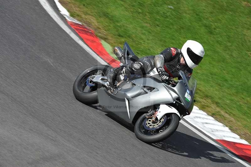 Motorcycle action photographs;Trackday digital images;cadwell;cadwell park photographs;event digital images;eventdigitalimages;motor racing louth lincolnshire;no limits trackdays;peter wileman photography;trackday;trackday photos