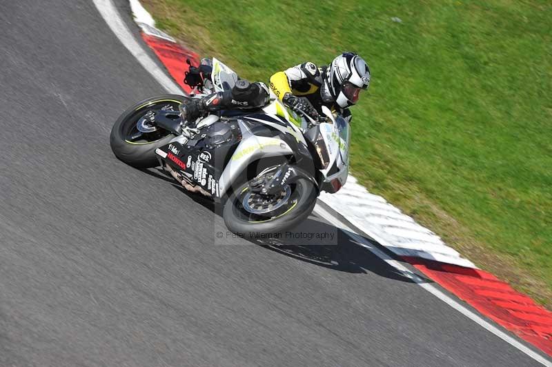 Motorcycle action photographs;Trackday digital images;cadwell;cadwell park photographs;event digital images;eventdigitalimages;motor racing louth lincolnshire;no limits trackdays;peter wileman photography;trackday;trackday photos