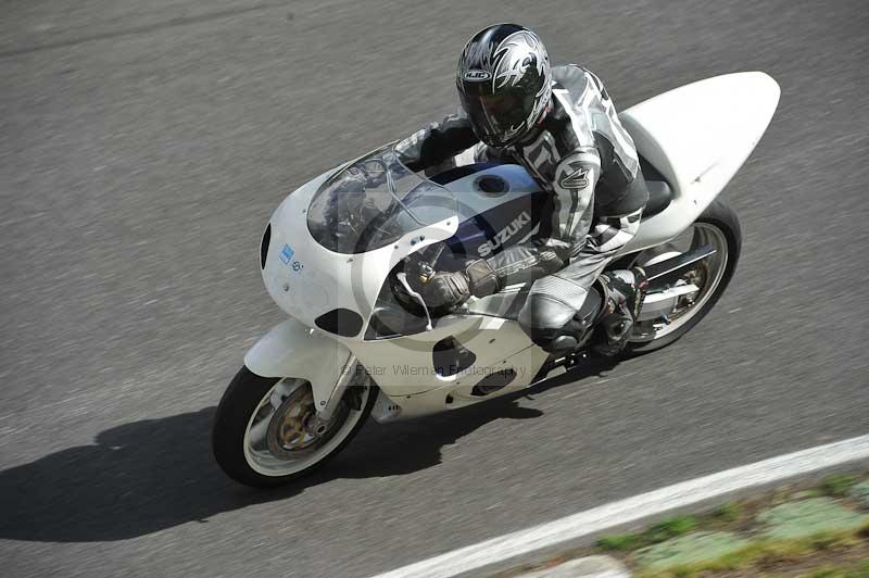 Motorcycle action photographs;Trackday digital images;cadwell;cadwell park photographs;event digital images;eventdigitalimages;motor racing louth lincolnshire;no limits trackdays;peter wileman photography;trackday;trackday photos