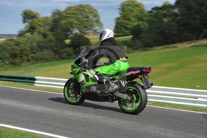 Motorcycle action photographs;Trackday digital images;cadwell;cadwell park photographs;event digital images;eventdigitalimages;motor racing louth lincolnshire;no limits trackdays;peter wileman photography;trackday;trackday photos