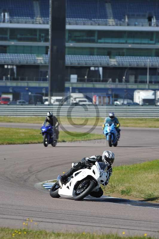 Rockingham no limits trackday;enduro digital images;event digital images;eventdigitalimages;no limits trackdays;peter wileman photography;racing digital images;rockingham raceway northamptonshire;rockingham trackday photographs;trackday digital images;trackday photos