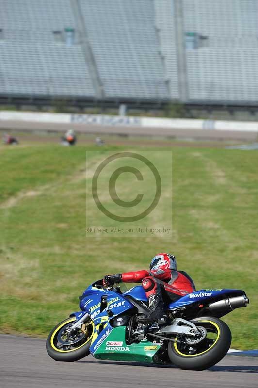 Rockingham no limits trackday;enduro digital images;event digital images;eventdigitalimages;no limits trackdays;peter wileman photography;racing digital images;rockingham raceway northamptonshire;rockingham trackday photographs;trackday digital images;trackday photos