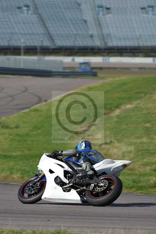 Rockingham no limits trackday;enduro digital images;event digital images;eventdigitalimages;no limits trackdays;peter wileman photography;racing digital images;rockingham raceway northamptonshire;rockingham trackday photographs;trackday digital images;trackday photos