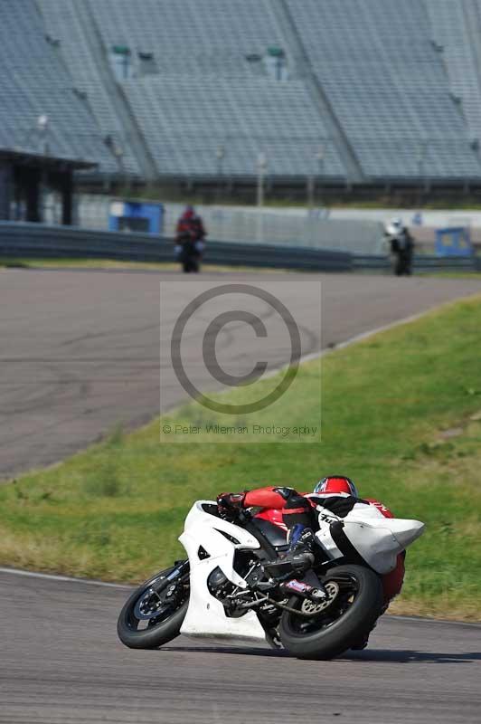 Rockingham no limits trackday;enduro digital images;event digital images;eventdigitalimages;no limits trackdays;peter wileman photography;racing digital images;rockingham raceway northamptonshire;rockingham trackday photographs;trackday digital images;trackday photos