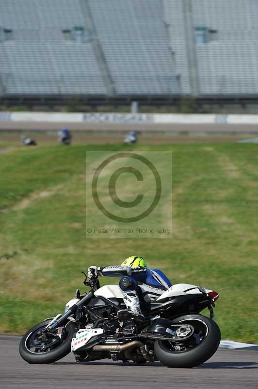 Rockingham no limits trackday;enduro digital images;event digital images;eventdigitalimages;no limits trackdays;peter wileman photography;racing digital images;rockingham raceway northamptonshire;rockingham trackday photographs;trackday digital images;trackday photos