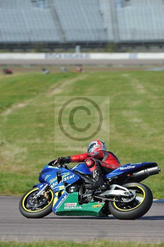 Rockingham no limits trackday;enduro digital images;event digital images;eventdigitalimages;no limits trackdays;peter wileman photography;racing digital images;rockingham raceway northamptonshire;rockingham trackday photographs;trackday digital images;trackday photos