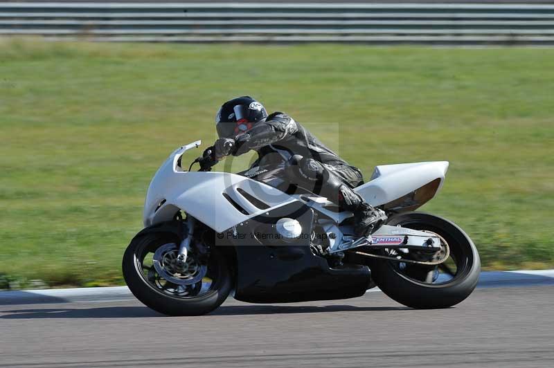 Rockingham no limits trackday;enduro digital images;event digital images;eventdigitalimages;no limits trackdays;peter wileman photography;racing digital images;rockingham raceway northamptonshire;rockingham trackday photographs;trackday digital images;trackday photos