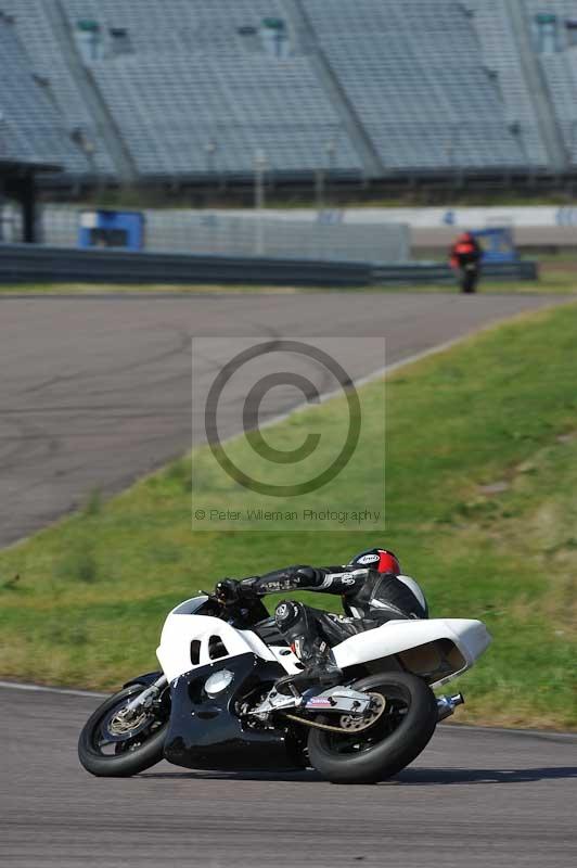 Rockingham no limits trackday;enduro digital images;event digital images;eventdigitalimages;no limits trackdays;peter wileman photography;racing digital images;rockingham raceway northamptonshire;rockingham trackday photographs;trackday digital images;trackday photos