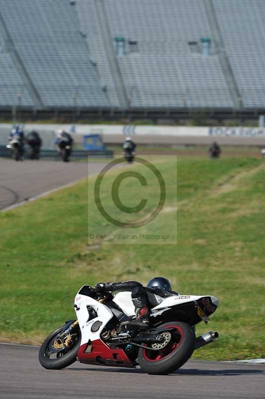 Rockingham no limits trackday;enduro digital images;event digital images;eventdigitalimages;no limits trackdays;peter wileman photography;racing digital images;rockingham raceway northamptonshire;rockingham trackday photographs;trackday digital images;trackday photos