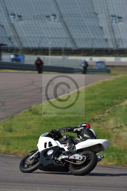 Rockingham no limits trackday;enduro digital images;event digital images;eventdigitalimages;no limits trackdays;peter wileman photography;racing digital images;rockingham raceway northamptonshire;rockingham trackday photographs;trackday digital images;trackday photos