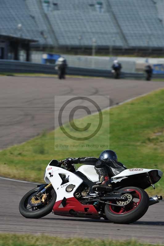 Rockingham no limits trackday;enduro digital images;event digital images;eventdigitalimages;no limits trackdays;peter wileman photography;racing digital images;rockingham raceway northamptonshire;rockingham trackday photographs;trackday digital images;trackday photos