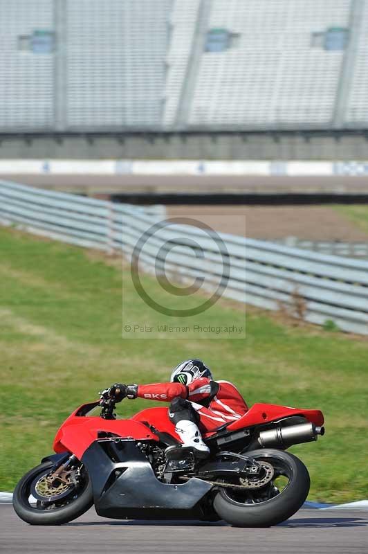 Rockingham no limits trackday;enduro digital images;event digital images;eventdigitalimages;no limits trackdays;peter wileman photography;racing digital images;rockingham raceway northamptonshire;rockingham trackday photographs;trackday digital images;trackday photos