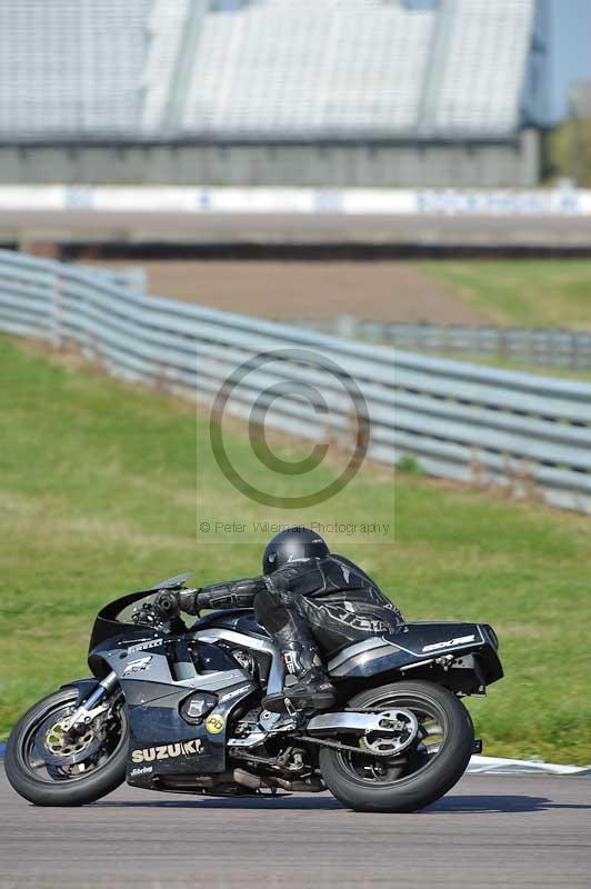 Rockingham no limits trackday;enduro digital images;event digital images;eventdigitalimages;no limits trackdays;peter wileman photography;racing digital images;rockingham raceway northamptonshire;rockingham trackday photographs;trackday digital images;trackday photos