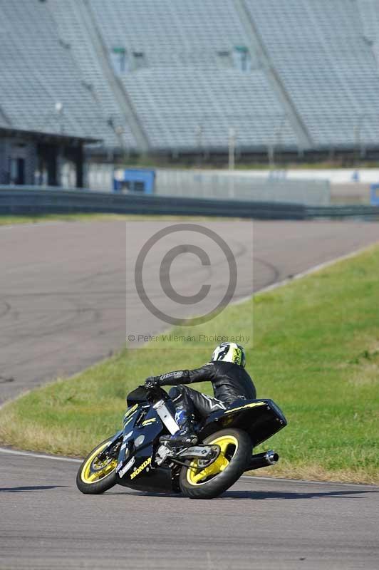 Rockingham no limits trackday;enduro digital images;event digital images;eventdigitalimages;no limits trackdays;peter wileman photography;racing digital images;rockingham raceway northamptonshire;rockingham trackday photographs;trackday digital images;trackday photos