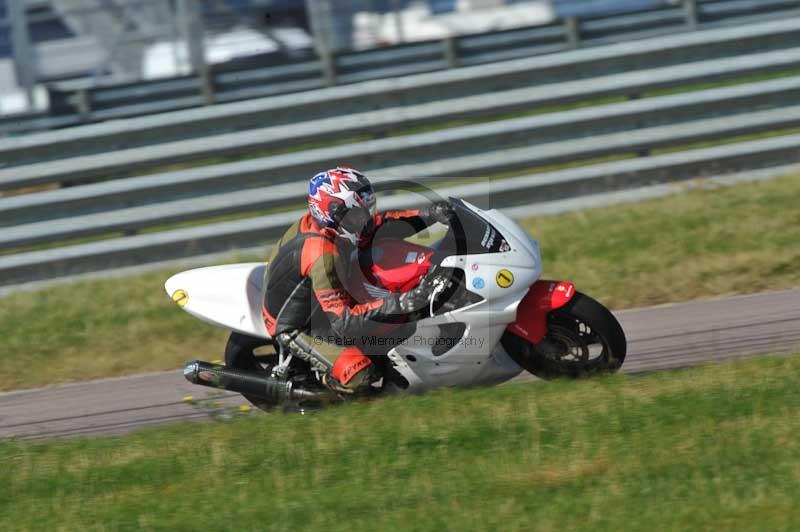 Rockingham no limits trackday;enduro digital images;event digital images;eventdigitalimages;no limits trackdays;peter wileman photography;racing digital images;rockingham raceway northamptonshire;rockingham trackday photographs;trackday digital images;trackday photos