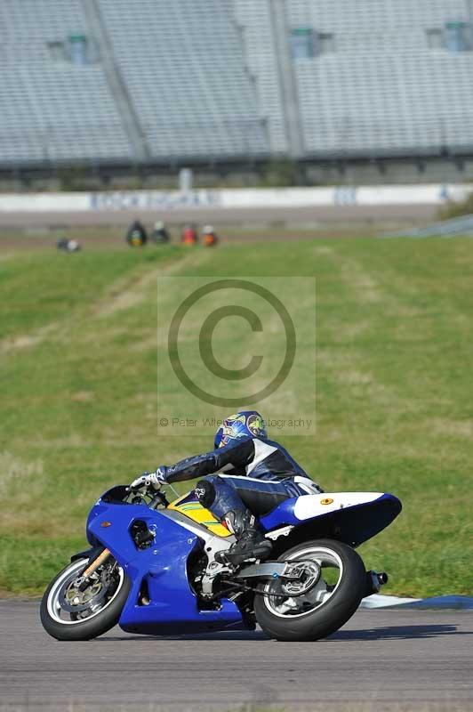 Rockingham no limits trackday;enduro digital images;event digital images;eventdigitalimages;no limits trackdays;peter wileman photography;racing digital images;rockingham raceway northamptonshire;rockingham trackday photographs;trackday digital images;trackday photos