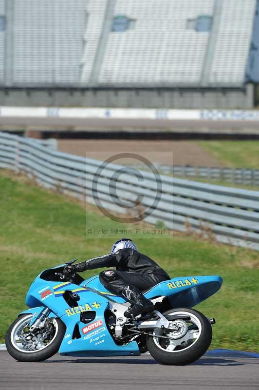 Rockingham no limits trackday;enduro digital images;event digital images;eventdigitalimages;no limits trackdays;peter wileman photography;racing digital images;rockingham raceway northamptonshire;rockingham trackday photographs;trackday digital images;trackday photos