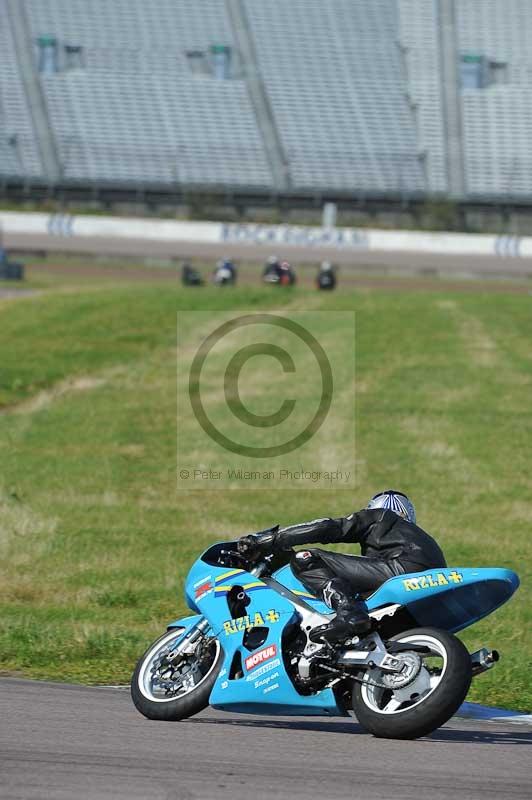 Rockingham no limits trackday;enduro digital images;event digital images;eventdigitalimages;no limits trackdays;peter wileman photography;racing digital images;rockingham raceway northamptonshire;rockingham trackday photographs;trackday digital images;trackday photos