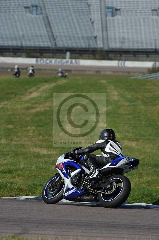 Rockingham no limits trackday;enduro digital images;event digital images;eventdigitalimages;no limits trackdays;peter wileman photography;racing digital images;rockingham raceway northamptonshire;rockingham trackday photographs;trackday digital images;trackday photos