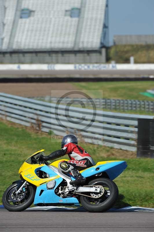 Rockingham no limits trackday;enduro digital images;event digital images;eventdigitalimages;no limits trackdays;peter wileman photography;racing digital images;rockingham raceway northamptonshire;rockingham trackday photographs;trackday digital images;trackday photos
