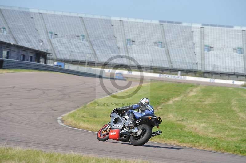 Rockingham no limits trackday;enduro digital images;event digital images;eventdigitalimages;no limits trackdays;peter wileman photography;racing digital images;rockingham raceway northamptonshire;rockingham trackday photographs;trackday digital images;trackday photos