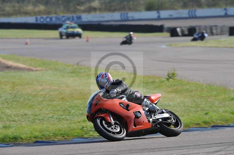 Rockingham no limits trackday;enduro digital images;event digital images;eventdigitalimages;no limits trackdays;peter wileman photography;racing digital images;rockingham raceway northamptonshire;rockingham trackday photographs;trackday digital images;trackday photos