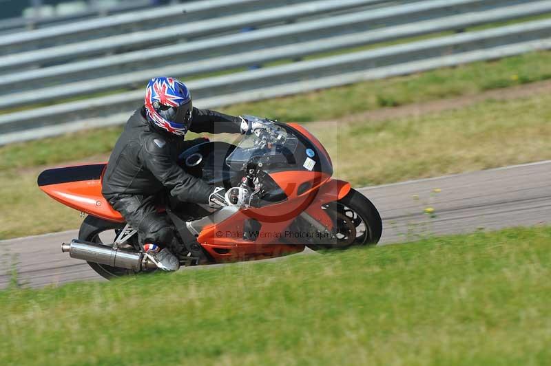 Rockingham no limits trackday;enduro digital images;event digital images;eventdigitalimages;no limits trackdays;peter wileman photography;racing digital images;rockingham raceway northamptonshire;rockingham trackday photographs;trackday digital images;trackday photos